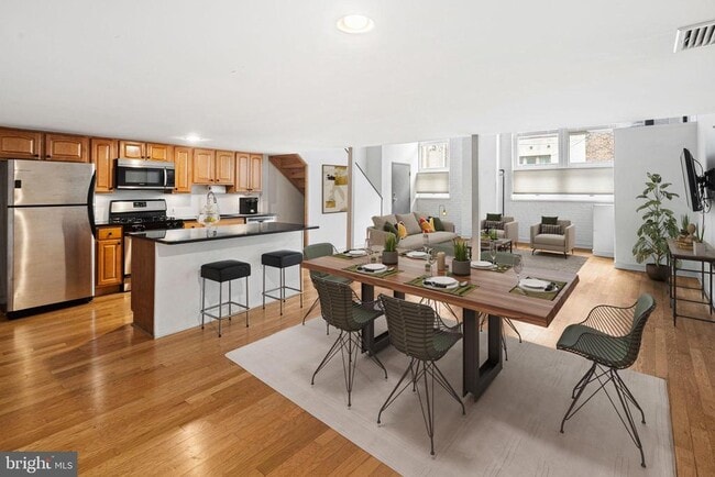 property at 810 N Hancock St