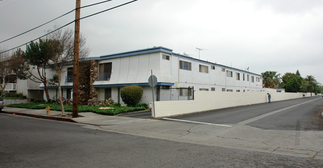 7503 Hazeltine Ave in Van Nuys, CA - Building Photo - Building Photo