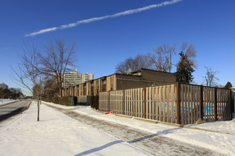 3-21 Allenbury Gdns in Toronto, ON - Building Photo - Building Photo