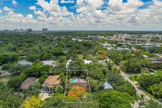 7620 SW 59th Ave in South Miami, FL - Building Photo - Building Photo