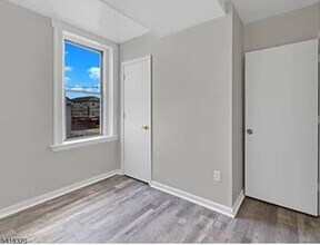 84 Second St, Unit 4 in Elizabeth, NJ - Building Photo - Building Photo