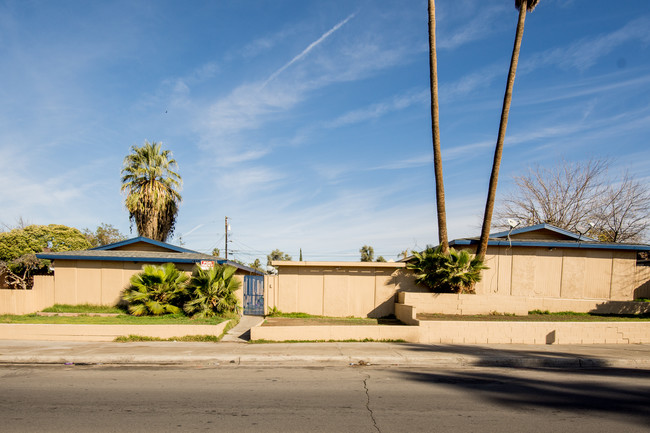 1512 Flower St in Bakersfield, CA - Building Photo - Building Photo