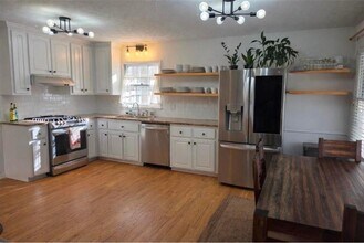 2752 Saddle Ridge Lake Dr in Marietta, GA - Building Photo - Building Photo