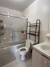 93-18 170th St in Queens, NY - Foto de edificio - Building Photo