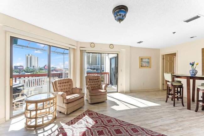 8730 Thomas Dr in Panama City Beach, FL - Building Photo - Building Photo