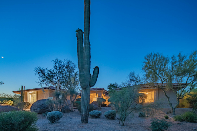 8418 E La Junta Rd in Scottsdale, AZ - Foto de edificio - Building Photo