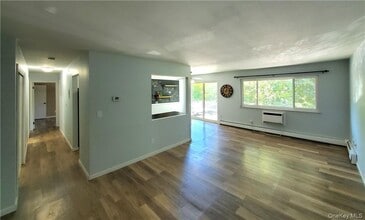 166 Sierra Vista Ln in Valley Cottage, NY - Building Photo - Building Photo