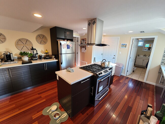 301 Washington St, Unit 3 in Quincy, MA - Building Photo - Building Photo