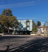 383 W Alameda Ave in Burbank, CA - Foto de edificio - Building Photo