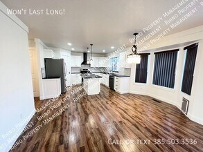 791 St Andrews Dr-Unit -Upstairs in Syracuse, UT - Building Photo - Building Photo