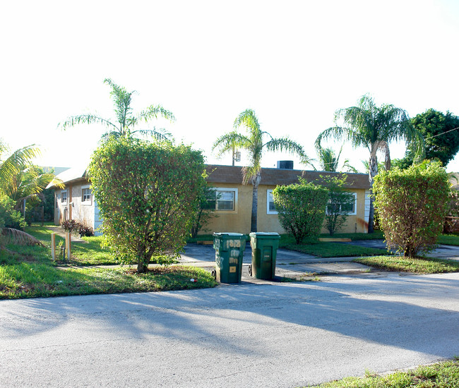 1816 NW 52nd Ave in Lauderhill, FL - Building Photo - Building Photo