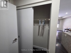 5035 Harvard Rd in Mississauga, ON - Building Photo - Building Photo