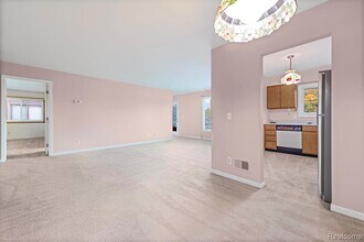 1049 Country Club Dr in St. Clair Shores, MI - Building Photo - Building Photo