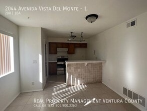 2044 N Avenida Vista Del Monte in Simi Valley, CA - Building Photo - Building Photo