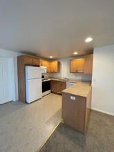 2852 SW Juniper Ave in Redmond, OR - Building Photo - Building Photo