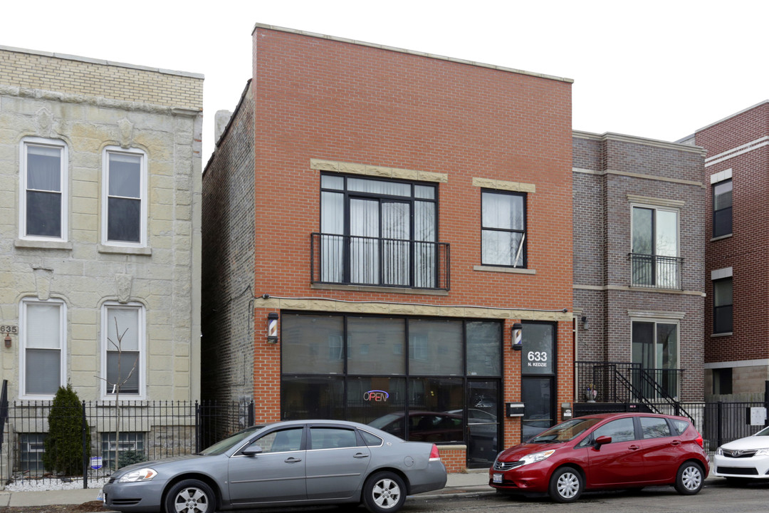 633 N Kedzie Ave in Chicago, IL - Building Photo