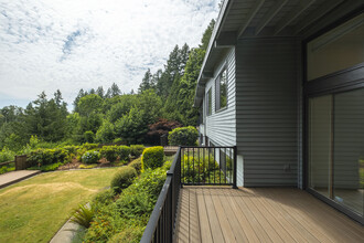 639 West Lake Sammamish Pkwy NE in Bellevue, WA - Building Photo - Building Photo