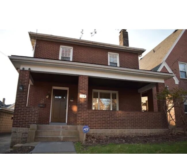 property at 184 Stanton Ct E