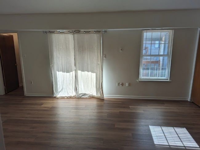 77 Sandybrook Dr in Langhorne, PA - Foto de edificio - Building Photo