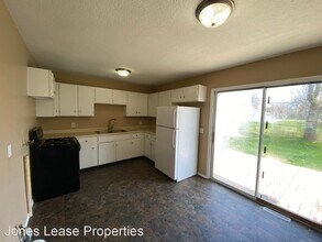 712 9th St in Colona, IL - Building Photo - Building Photo