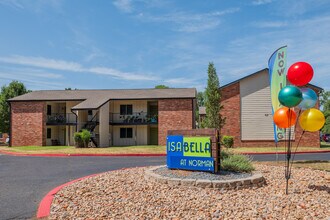 Isabella at Norman Apartments in Norman, OK - Foto de edificio - Building Photo