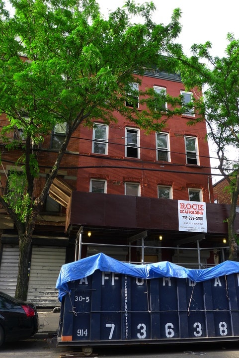 18-12 Astoria Blvd in Astoria, NY - Building Photo