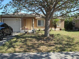 464 Hippel St in Port Charlotte, FL - Building Photo