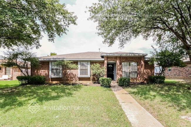 property at 1741 Canterbury Ln