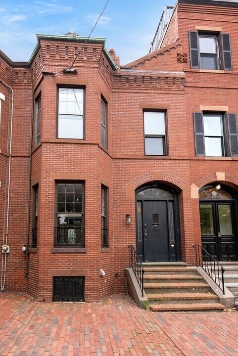 58 Thomas Park in Boston, MA - Foto de edificio