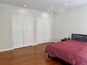 38 Manorhaven Blvd in Port Washington, NY - Building Photo - Building Photo