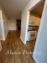 2 Larkspur Ln in Chico, CA - Foto de edificio - Building Photo