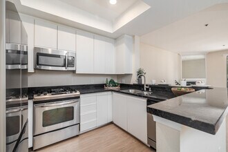 Palm Court Apartments in Los Angeles, CA - Building Photo - Interior Photo