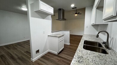 4626 Anita Dr in Corpus Christi, TX - Building Photo - Building Photo