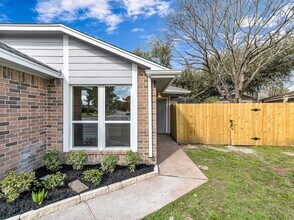 9254 Autumnsong Dr in Houston, TX - Building Photo - Building Photo