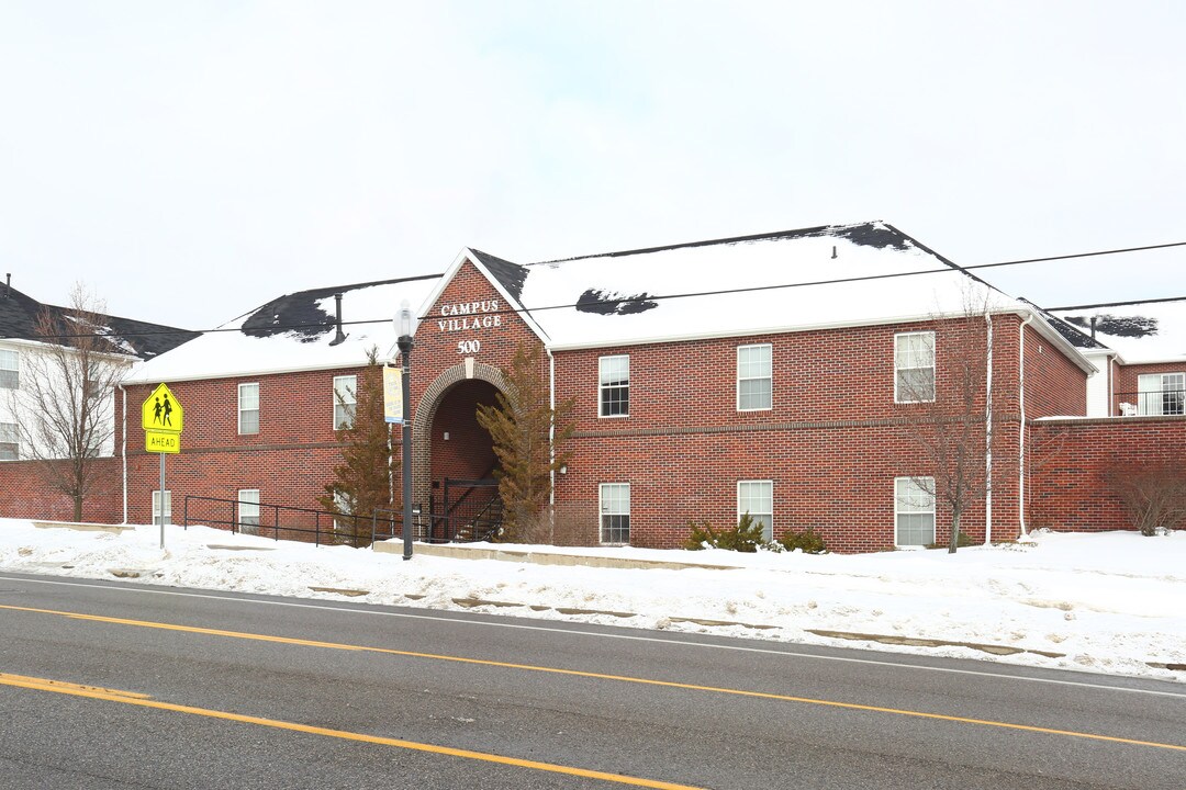 Campus Village Flint in Flint, MI - Foto de edificio