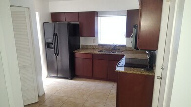 7111 N 9th St in Tampa, FL - Building Photo - Building Photo