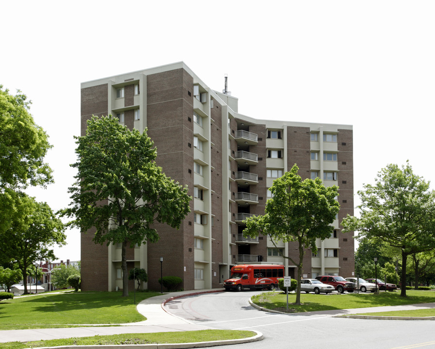 Broad Park Manor in York, PA - Building Photo