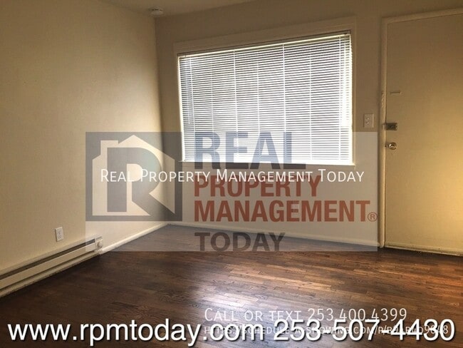 8420 S Tacoma Way in Lakewood, WA - Building Photo - Building Photo