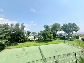 198 Ocean Dr E in Stamford, CT - Building Photo - Building Photo