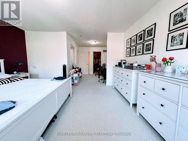 28-1228 Sommerset Way in Toronto, ON - Building Photo - Building Photo