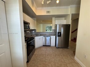 10159 NW 43rd Terrace in Doral, FL - Building Photo - Building Photo