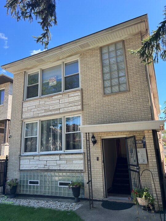 5043 W Cornelia Ave, Unit 2 in Chicago, IL - Building Photo
