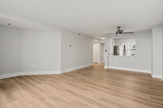 10101 Grosvenor Pl in Rockville, MD - Building Photo - Building Photo
