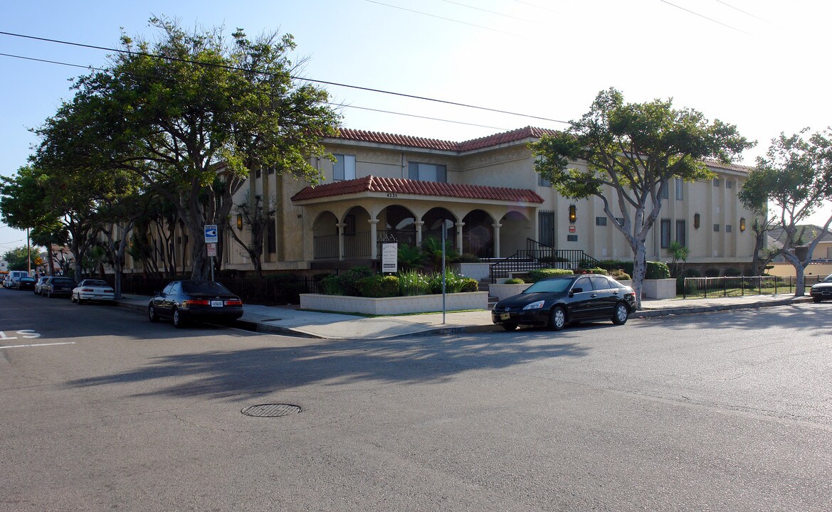 Monte Carlo Apartments in Hawthorne, CA - Building Photo