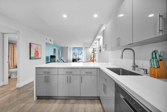 400 SE 10th St, Unit 303 in Deerfield Beach, FL - Building Photo - Building Photo