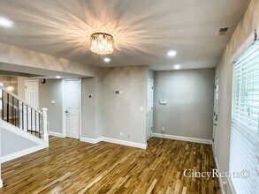 2346 Kenton St in Cincinnati, OH - Building Photo - Building Photo