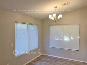 7358 E Nopal Ave in Mesa, AZ - Foto de edificio - Building Photo