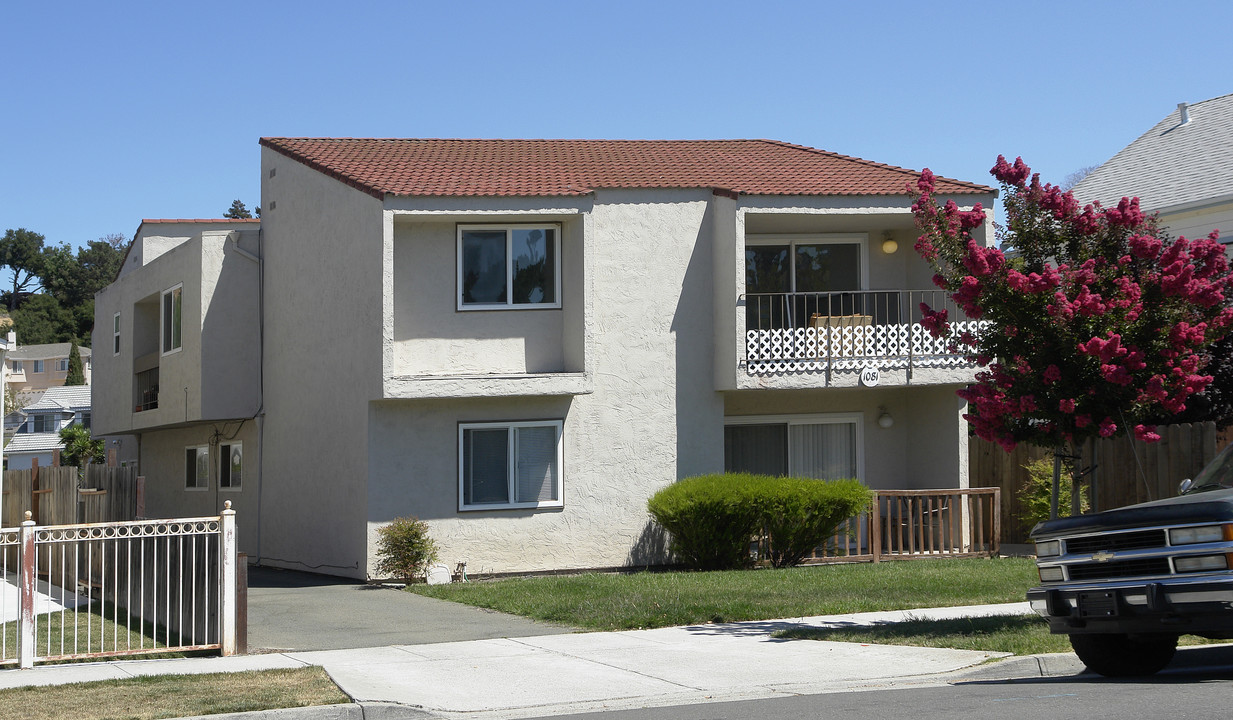 1081 Tennent Ave in Pinole, CA - Foto de edificio