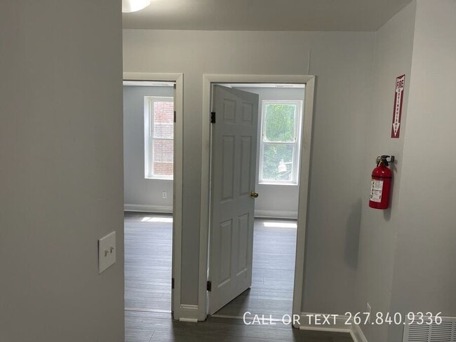 1004 S 52nd St in Philadelphia, PA - Building Photo - Building Photo