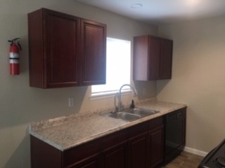1010 Gunnison St, Unit B in Sealy, TX - Foto de edificio